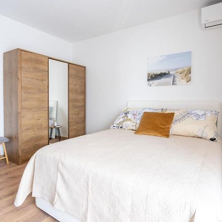Alto 1 Studio Apartment 로비니 외부 사진