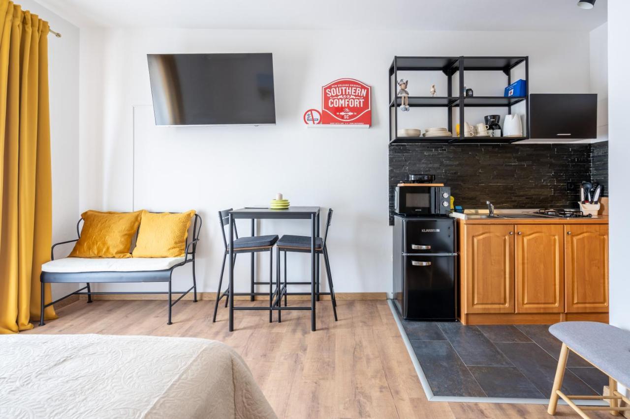 Alto 1 Studio Apartment 로비니 외부 사진