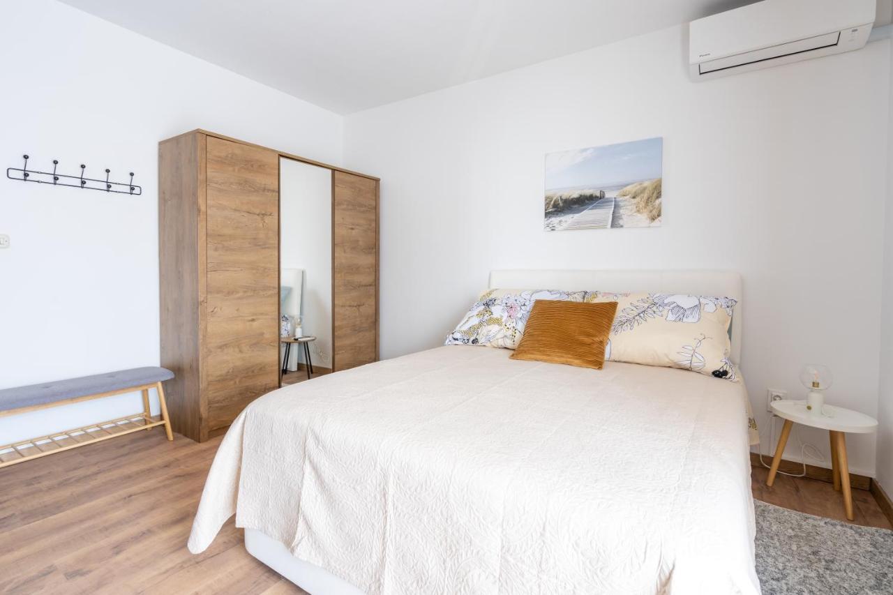 Alto 1 Studio Apartment 로비니 외부 사진