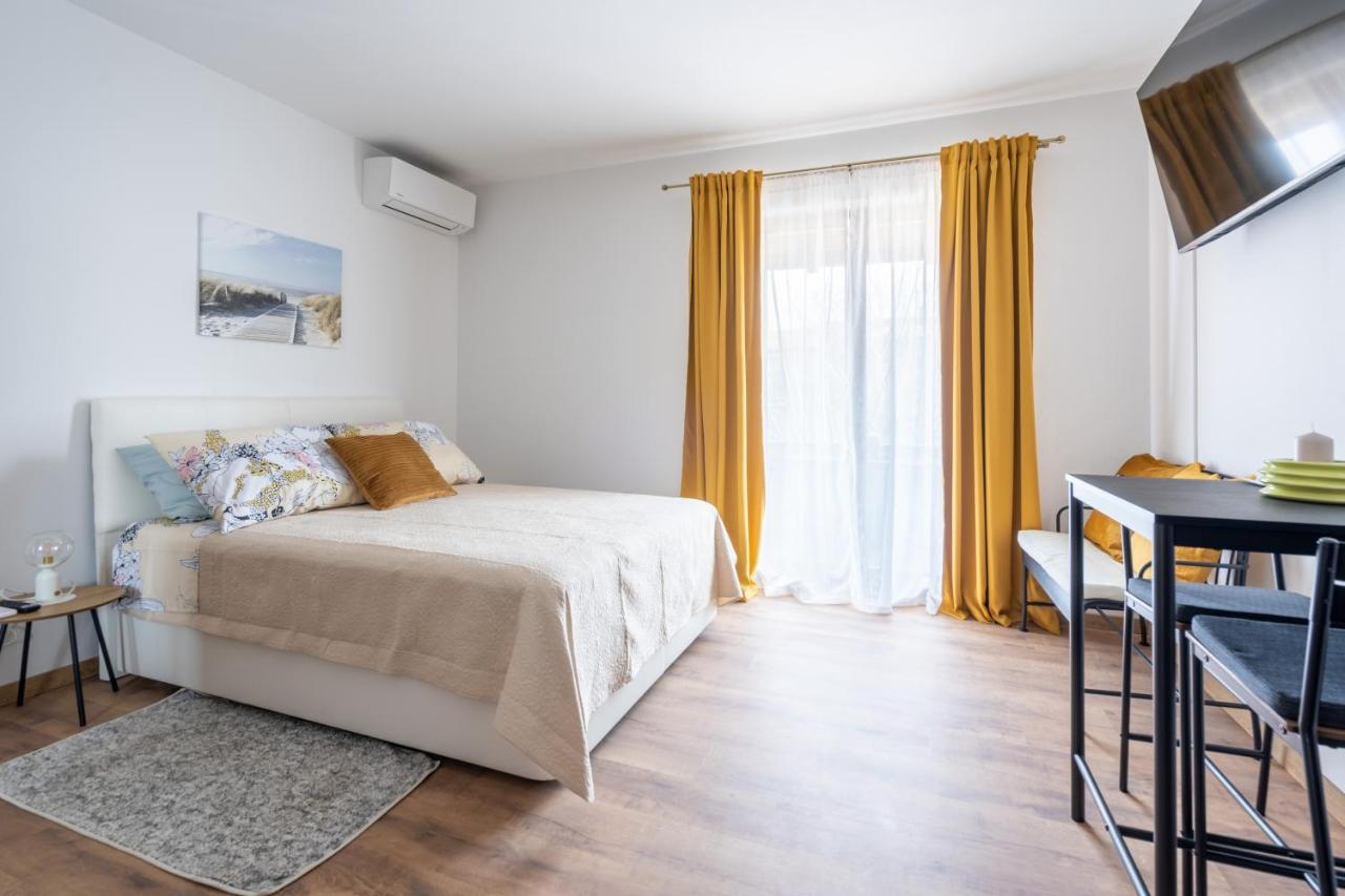 Alto 1 Studio Apartment 로비니 외부 사진