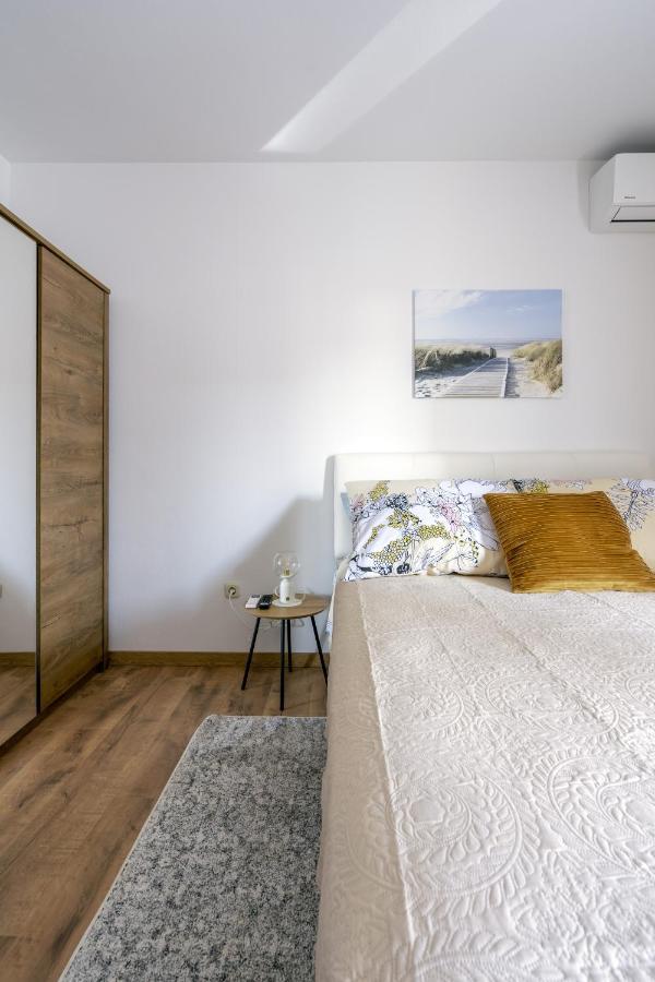 Alto 1 Studio Apartment 로비니 외부 사진