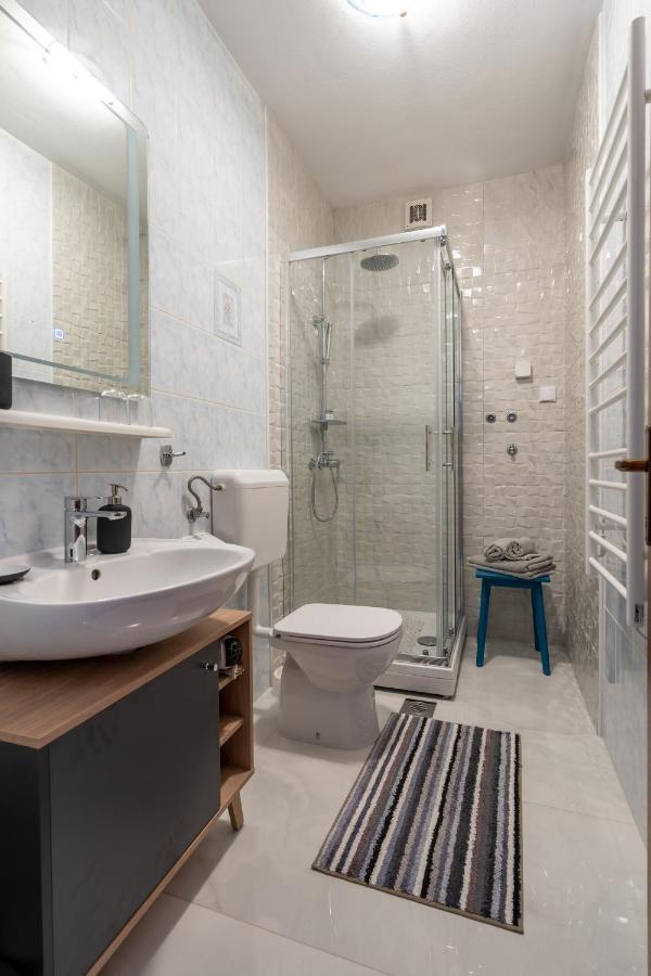 Alto 1 Studio Apartment 로비니 외부 사진